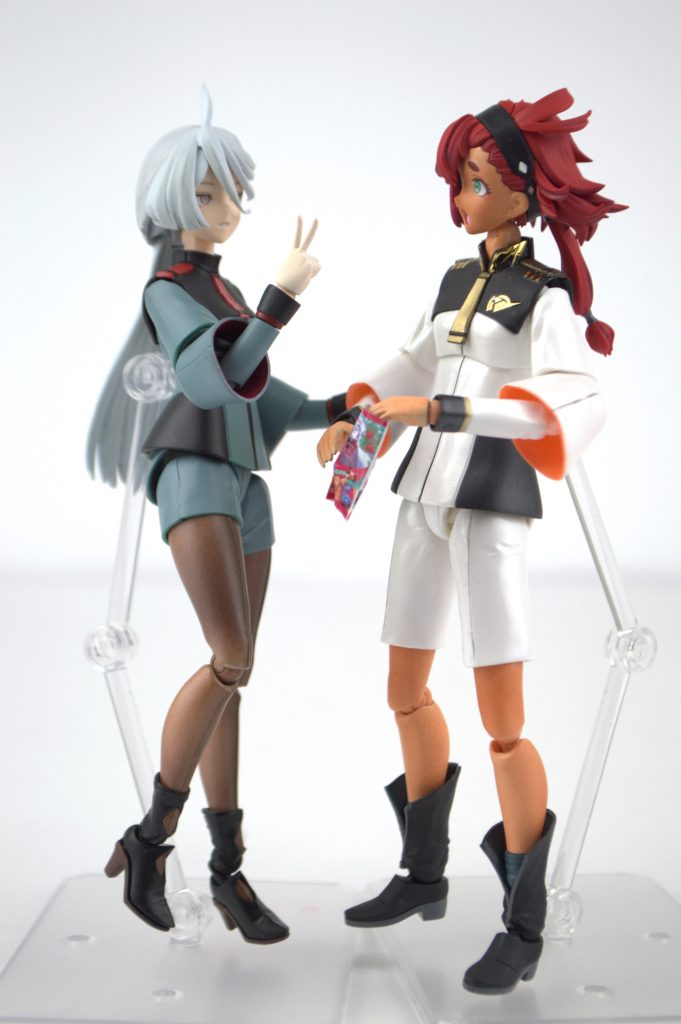 おおよそ1/12らしいので、24mmの身長差を加えた感じです若干の視線の高低差を見て取ってもらえれば