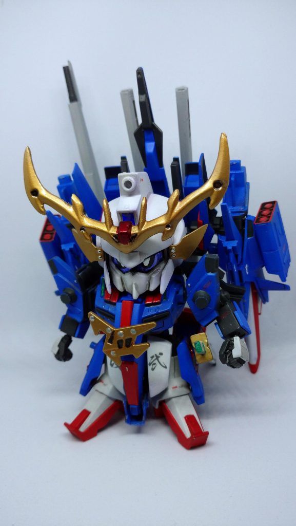 鋼丸  二式(ハガネマル ツー)SD形態です。LEGENDBBの体型をイメージして製作しました。稼働はしますが背中が大きいため動かすのは大変ですw