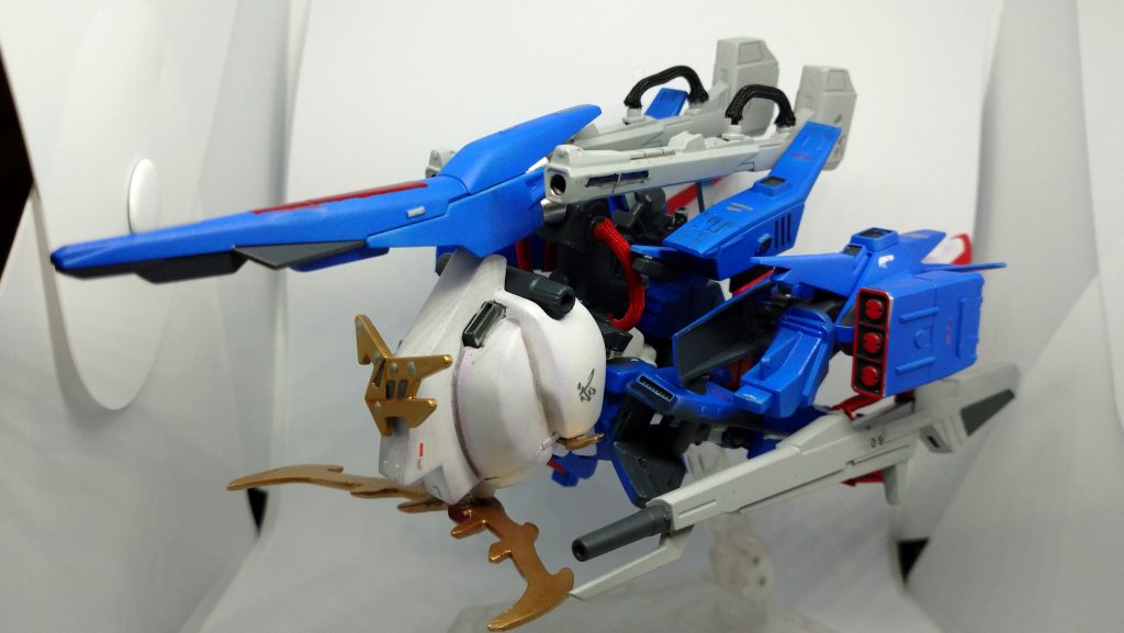 飛行形態の目牙守羽多 二式(メガシューター ツー)です。SDのまま一部を組み換えて変形します。 塗装剥がれが怖い状態w