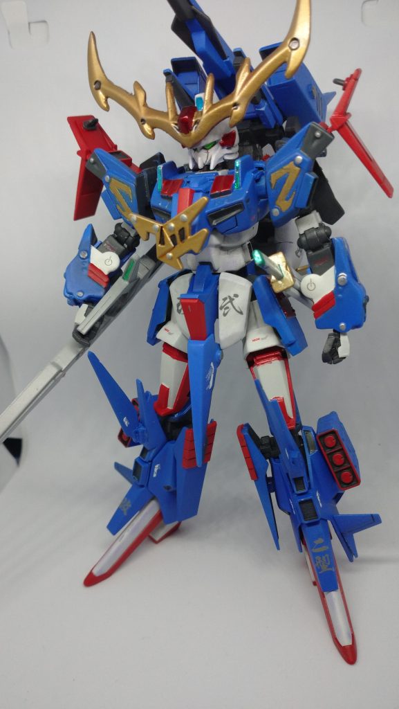 鉄機武者鋼丸二式、金剛鋼丸形態(リアルモード)  バックパックを本体と合体してリアルモードになります、磁石を使用して接続しています。