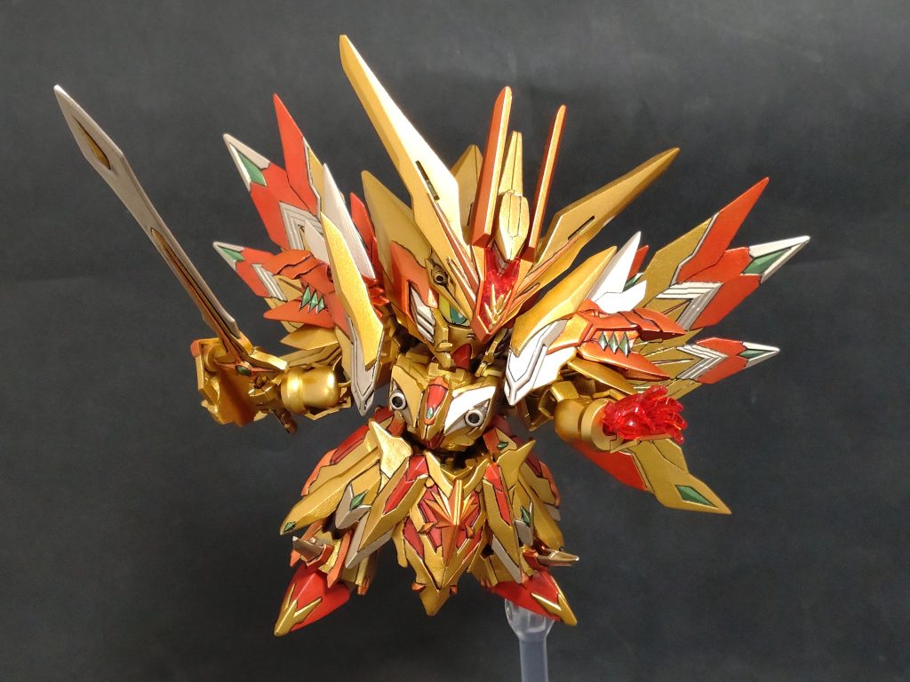 ナイトストライクガンダムのパーツを使用して剣も製作。