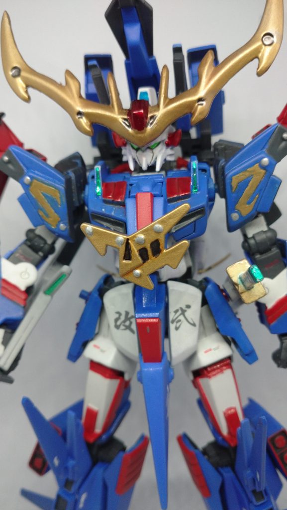 以上になります。古いSDのキットだったので肉抜きが多く埋めるのが大変でした。稼働と変形を両立するのも苦労しましたが、完成できたのでよかったです。