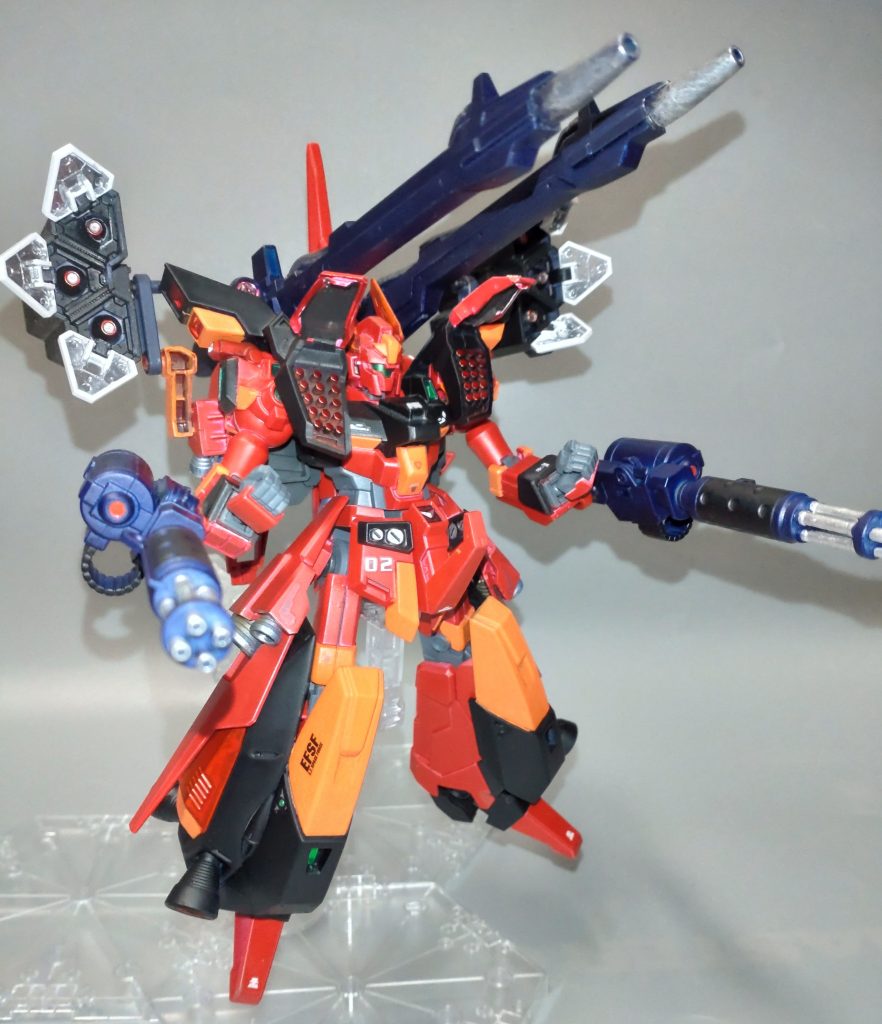 武装展開。各パーツが重なりよく見えなかったので、照明を強くして撮影してみました。