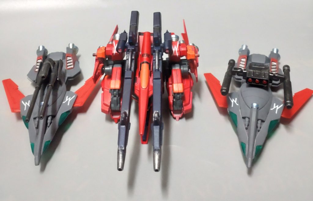 オプションを外して３機並んだ姿です。ご閲覧、ありがとうございました。