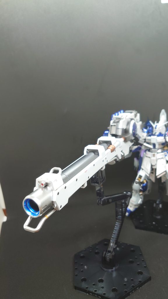 スマホのカメラじゃ収まらないハイパー・メガ・バズーカランチャーカメラ性能がいいスマホが欲しい。。。(まだAndroid)Hi-ν本体と色味を合わせてみました。