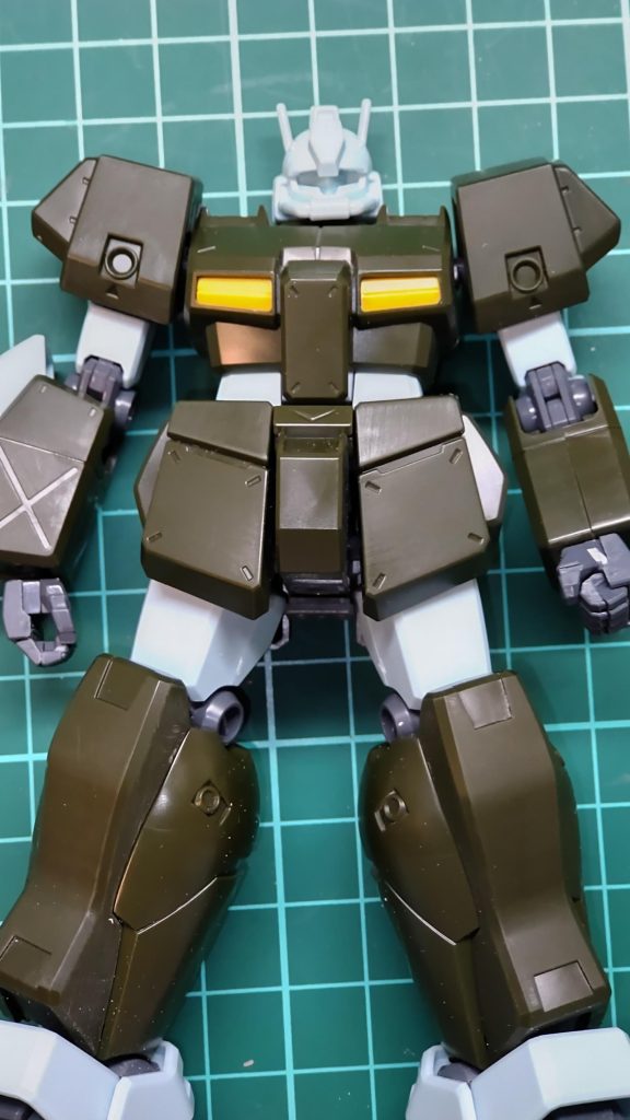 腕のザクのような関節化は結構簡単ですので説明します。「写真から見て右がビフォー、左がアフターになります」