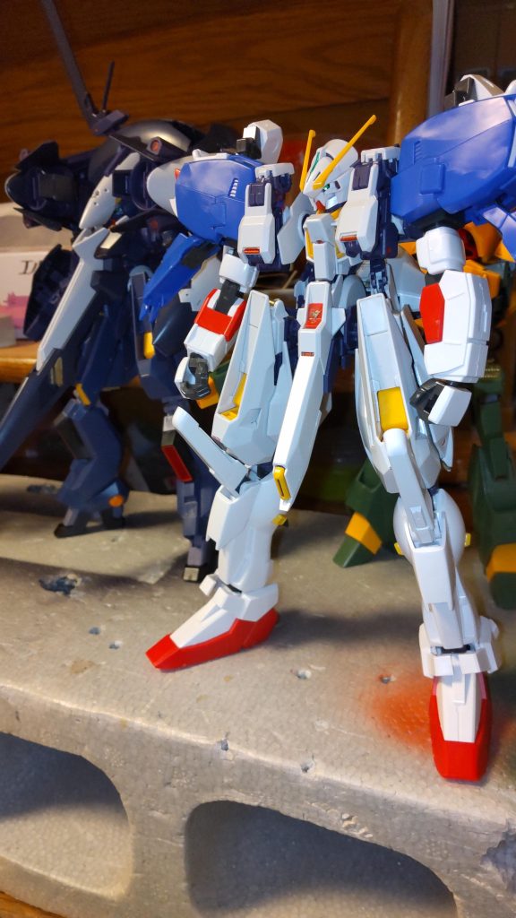 AOZ.Reboot版のバーザムの足を接続したキハールⅡと並べてみたり