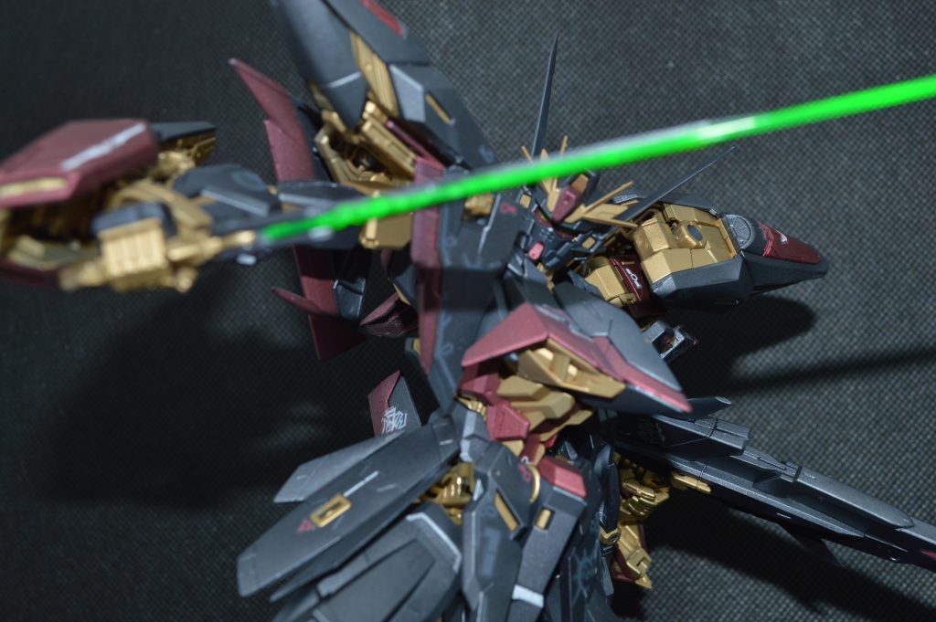 ビームサーベル構えた感じで