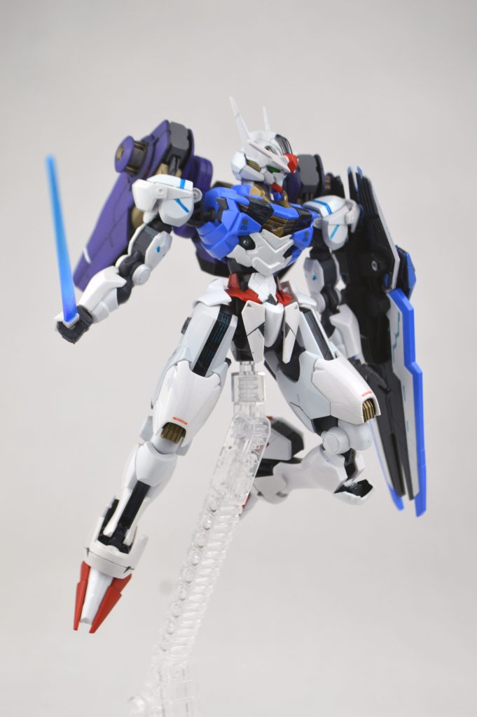 持ち主一生懸命磨いてそうなので、ところどころを光沢仕上げに2種類の白で素材違いっぽくしてみました