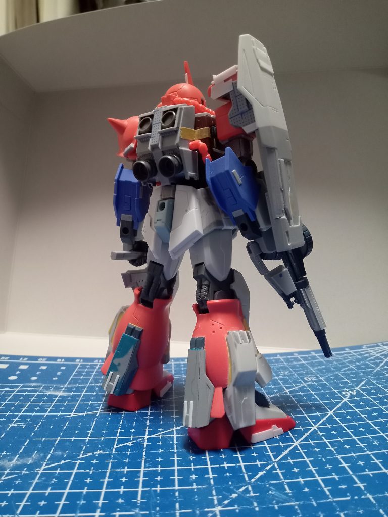 ガンダムMk-2の腰まわりが、何と無くザクに合いそうと思いミキシングを始めてみました。