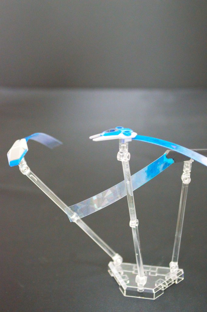 ガイアカラーの蛍光ブルーでグラデ塗装した後、お尻側をUVカットクリアでコートしました〇穴、□穴、差し込みと3タイプを現物合わせで