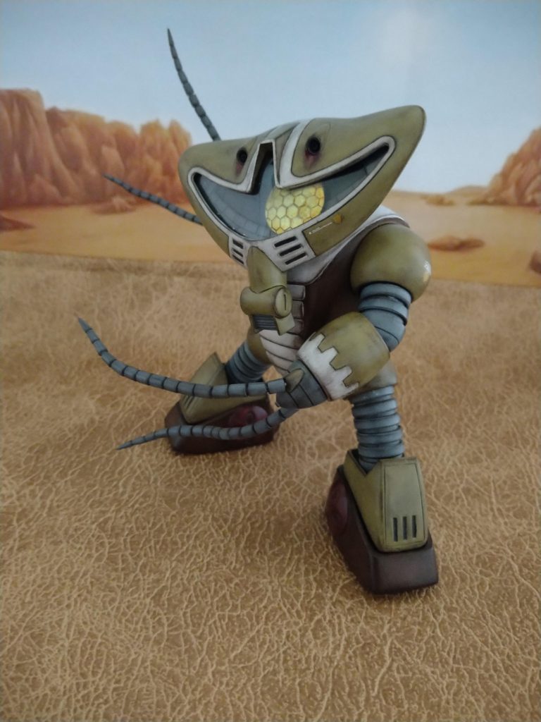 この肩の丸いパーツは、キットの物では私のほしいポーズがとれず、「パテ」とも思ったのですが、歪みの無い、きれいな球体でなければいけなかったので、『私には無理…😫』！挑戦する前から、諦めました…😭