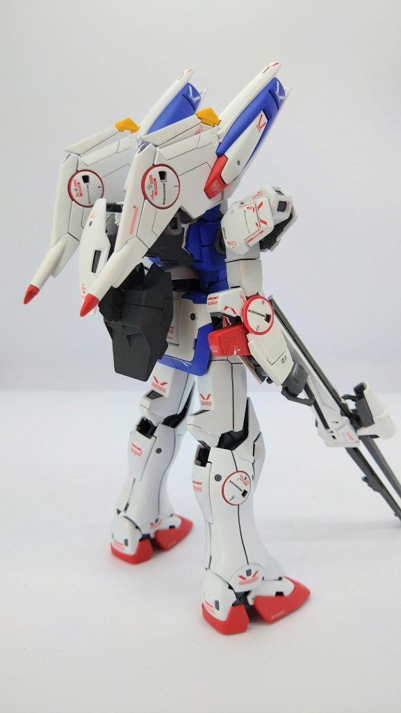 塗装はクレオスラッカー塗料ですガンダムトリコロール定番の全色赤寄せして明度を上げる調色をしています。デカールはver.kaのがカッコいいですね。デカールもちゃんとデザイナーが入らないと、ただ字並べただけみたいなガンダムデカールになっちゃいますね。昨日はザクの日だったのに、ザク上げられなかった・・・無念ぢゃ。