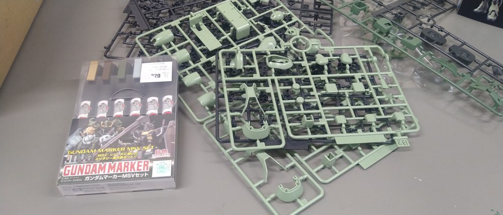 このガンダムマーカーセットをメインにガンダムマーカーエアブラシにて全塗装しました。