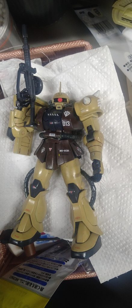 デカールを貼り終わりましたので 次につや消しトップコートを吹き ウェザリングをして再度トップコートをふきました。