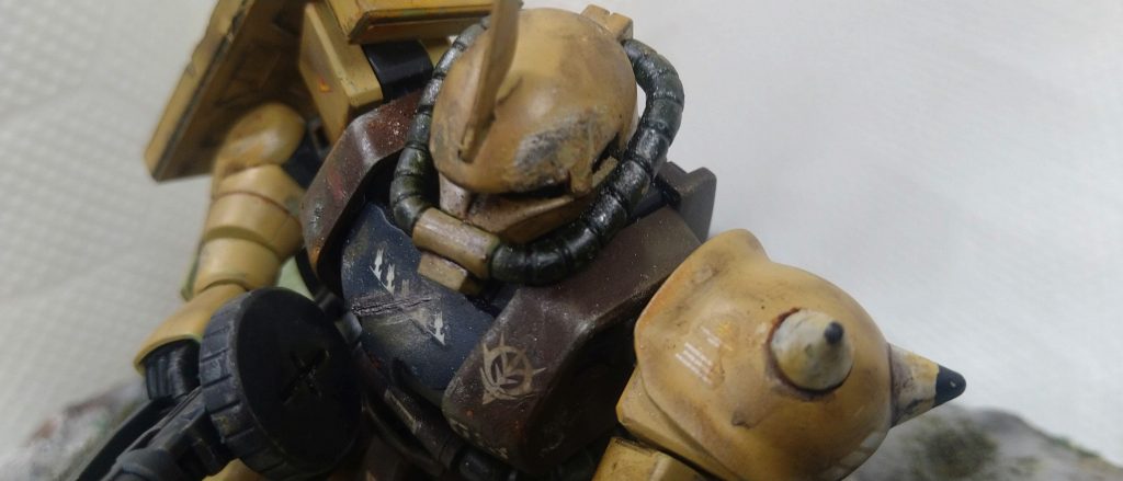 トップコートが固まる前に少し指でなぞり ビームライフルがかすったような溶けを意識しました。