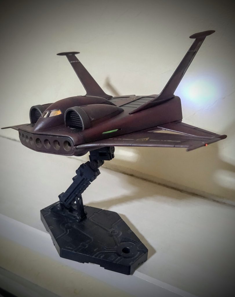 うっすらと側面の編隊灯と翼端灯が光ってます。現実の編隊灯は弱い光らしいのでこれで良しとしました。