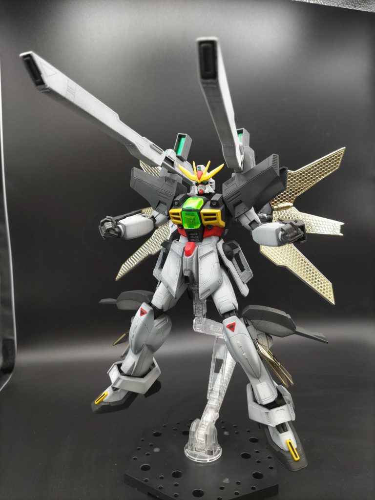 ツインサテライトキャノン展開も大迫力！最近のキットと比べるとリフレクターがやや小さい印象を受けますがカッコいいの一言に尽きます！