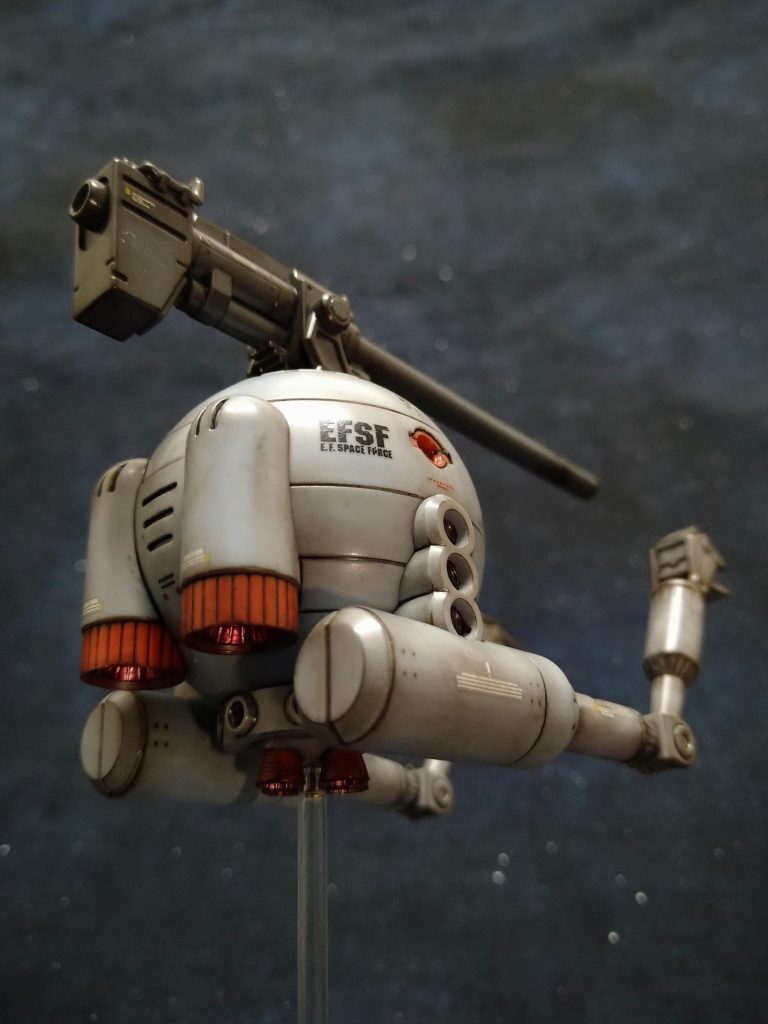 「ボール作ろう！🤩」ってなりました……🤔ガンプラ飽きて、ガンプラで気分転換？…………でございます😅ボールですので、成立するのかどうか分かりませんが、アクションポーズでございます！😚