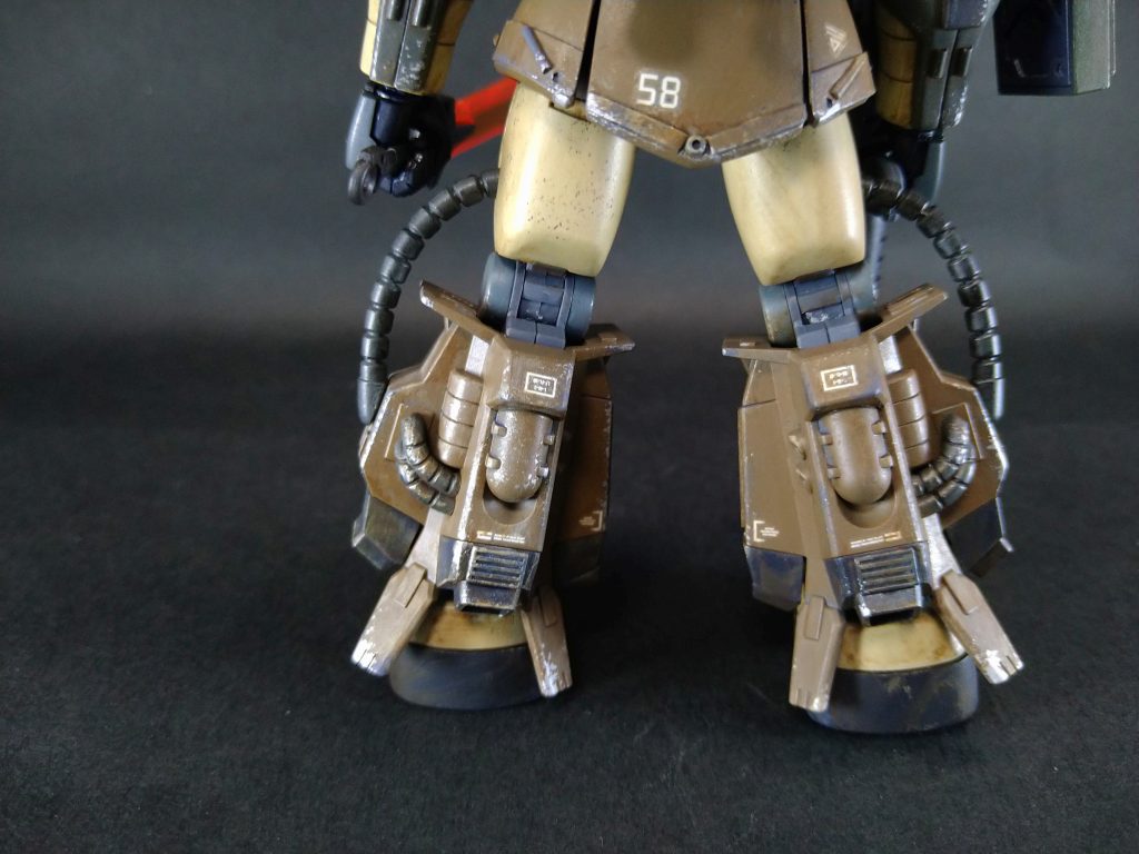 宇宙戦特化の機体を地上用に変えたので、脚部スラスターも地上用っぽく、市販パーツに変更。