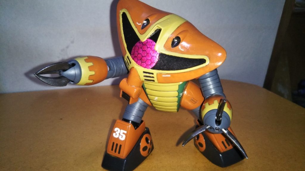 クロー装備タイプです。 前々回投稿したズゴックから手首を移植できるように改造してあるので、MSVのイラストにあるこちらのバリエーションも再現できるようになっています。