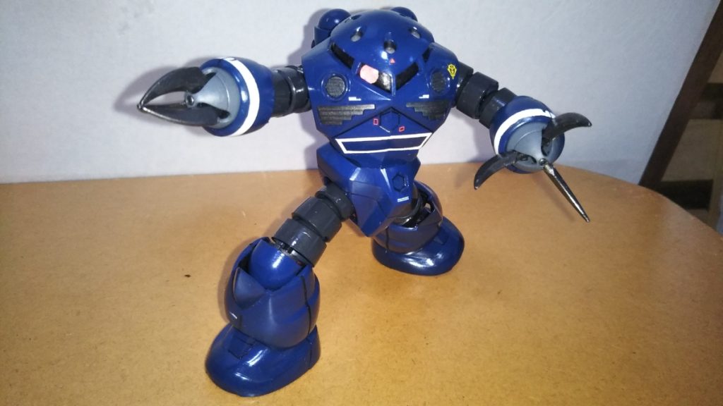 　最後までご覧いただき、ありがとうございました。　水星コンを挟んでしまいましたが、なんとか個別投稿を開始することができました。　HGUCのズゴックは小学５年生の時に量産型を作ったことがあるのですが、このシャア専用ズゴックからは金型が改修され、腰が回るようになったんですね。　アニメ劇中のS型と同じく、よりパワーアップしているということでしょうか。　しかも、途中から量産型ズゴックもシャア専用と同じ金型が使われるようになり、腰が回るようになったそうですね（聞いた話では、劇中の量産型ズゴックも、途中から全てS型と同じ仕様になったとか。模型と同じ、いや、模型がアニメと同じですね）。　最後になりますが、本作品をご覧になっての感想などいただけますと幸いです。　さて皆様、前々回投稿した６０投稿目記念作品「ジャブローに咲く」にたくさんの高評価、心温まるコメントをいただき、本当にありがとうございます。　作品の最後に行った「総選挙」にも多くの投票をいただき、大変感謝しております。　ちなみに、ズゴックちゃんは得票数1票でした！ズゴックちゃん「えぇ～！　私センターなのに最下位！？　・・・まぁ、それだけメンバーみんなが魅力的ってコトだよね！　皆さん、たくさんの投票、ありがとうございました！　私たちこれからも、ファンの皆さんのために精いっぱい頑張ります！！」　さて、そこで皆様に、今回もちょっとしたアンケートにご協力をお願いしたいと思います。　本作品ズゴックちゃんを皮切りに、これから「MSM７９」こと６０投稿目記念作品「ジャブローに咲く」の個別投稿を行っていきたいと思うのですが、その「順番」に関して、皆様にアドバイスをいただければと思います。　当初は「ジャブローに咲く」内で紹介した順番でいこうと思ったのですが、せっかくなので「得票数が少なかったコ（モビルスーツ）から多くの票を集めたモノへ、得票数と順位を発表しつつ順番に投稿する」というのも面白いかもしれない、と思い、どちらでいこうか悩んでいます。　どちらの順番がより良いか、是非コメントでご意見をお寄せください。