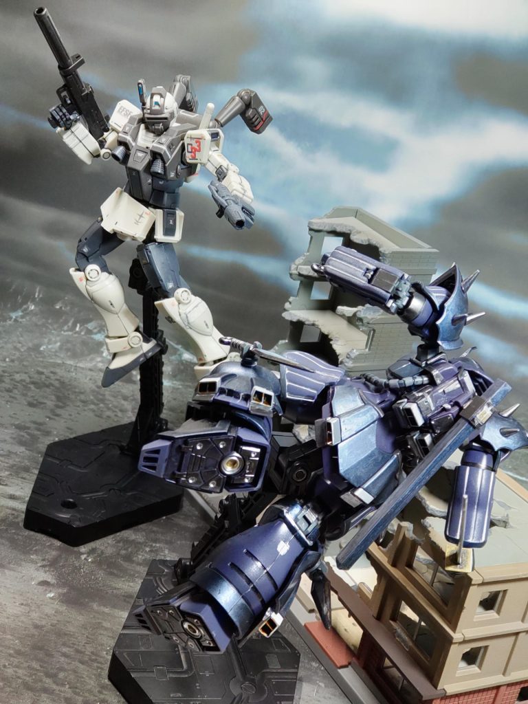 戦闘開始無音の銃弾を、最小限の動きで避けるナハト