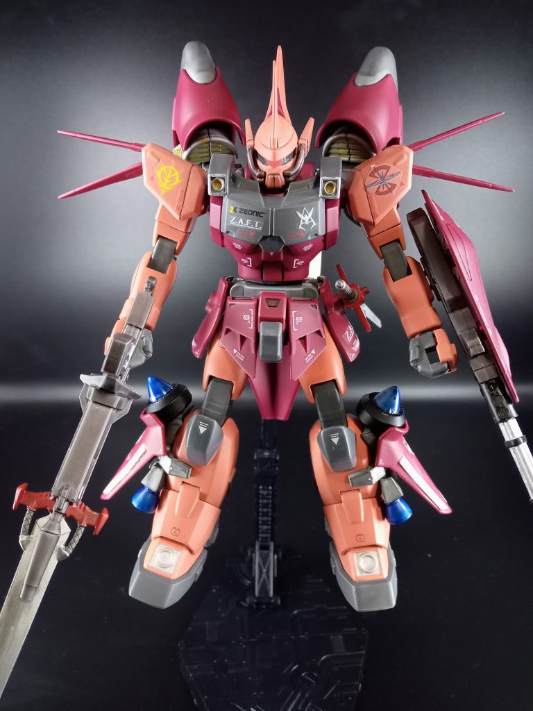 塗装は、シャアピンクとシャアレッドを使って塗装していますけどシャアザクっぽい感じになってるかな?