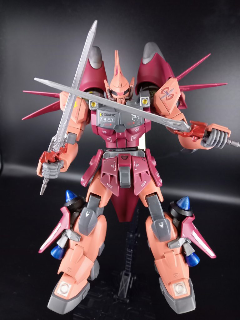 重斬刀を二本装備してあり二刀流になります。