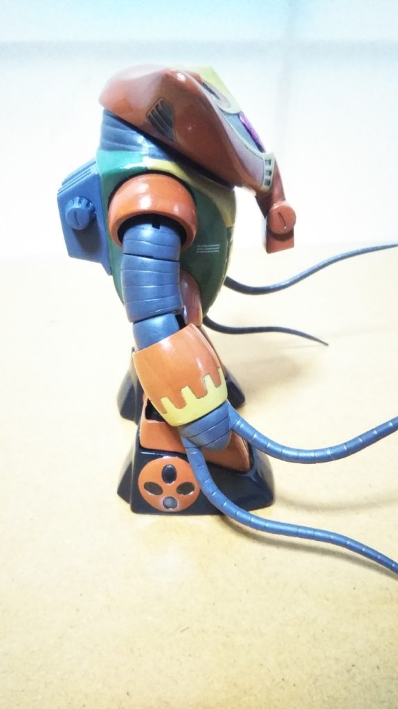 サイドビューです。 マーキングはMSV版などのイラスト画像を参考に行いました。