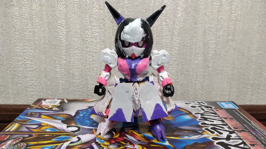 初めてパテを使用したので色々と雑です。臭いが部屋から消えるのに2日かかった…