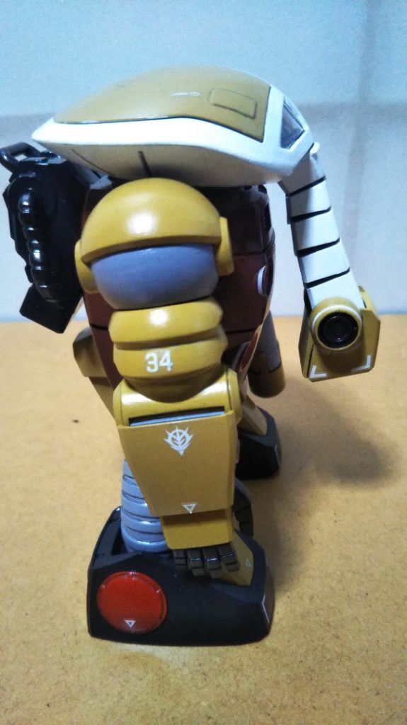 サイドビューです。 この右腕、ゾゴックのモノと全く同じ手首かと思ったら、実は指の本数が違うんですね。 ゾゴックは4本指ですが、ジュアッグは他のモビルスーツと同じ5本指になってます。