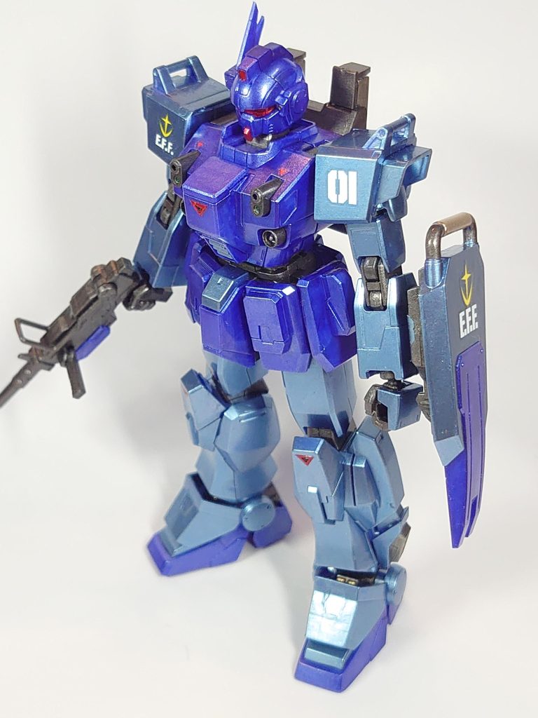 特に改造はしてませんが、カラーは若干アレンジしてあります。ステッカーは剥がれやすくキラいなので、それっぽいデカールを貼っています。