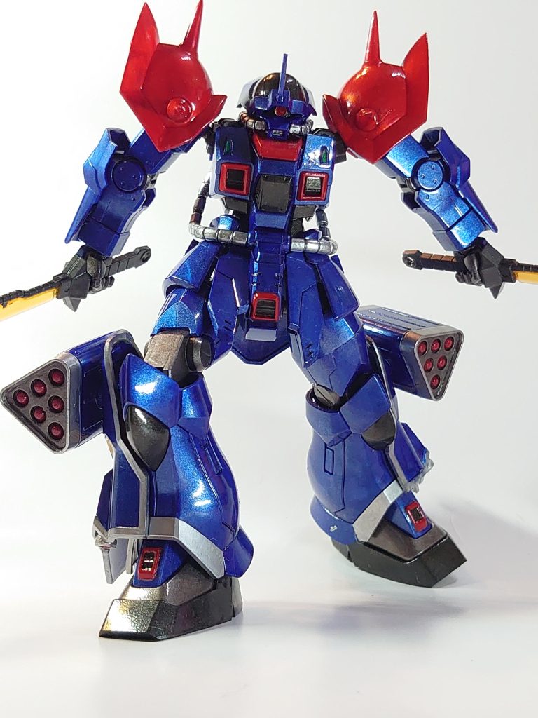 この顔って、鳥◯明氏のリブギ◯をイメージしちゃいます(笑)グフの色合いを残した近接特化の機体はカッコいい！！