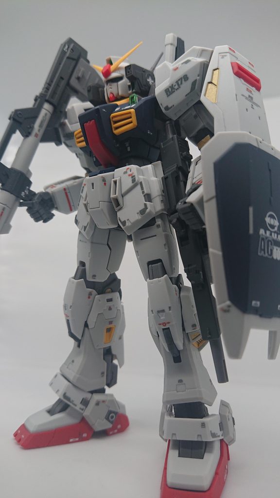 墨入れは控え目にグレーにしました。