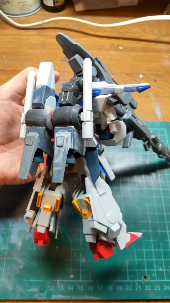 ハイパーメガランチャー基部はジンクスの足とAEG2関節を組み合わせた物。脚部裏は強化型風にジャンクを組み合わせつくりました。