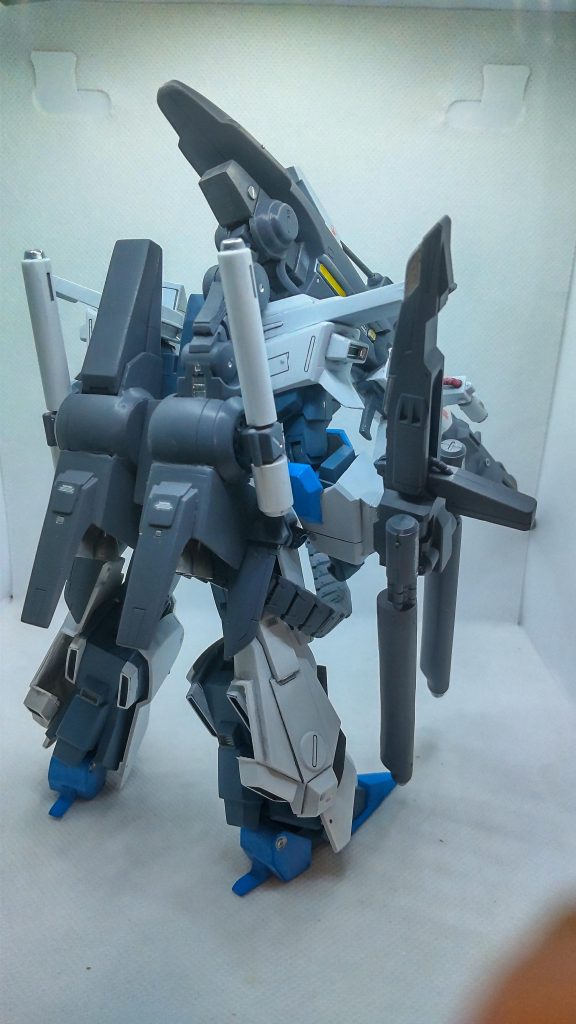 ファッツ特有のバックパックも再現してます