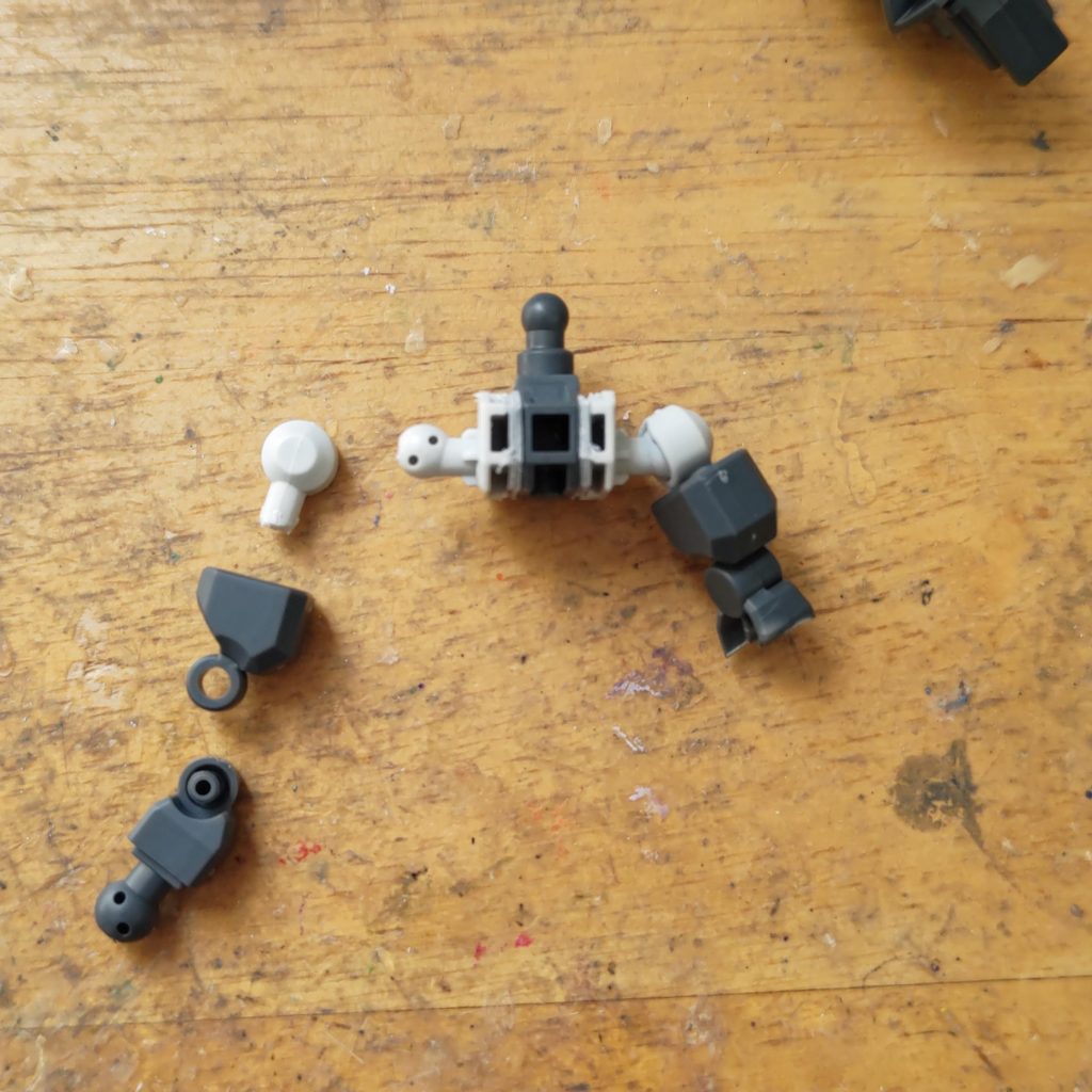 考えた末に、上半身はSDフレーム下半身はSD＋CS＋ブースターで改造したMMCフレーム（仮称）ｗMMCフレーム（仮称）は意外と簡単に作れます