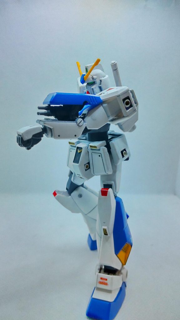 肘関節をAEG2だったかAEG3の物を移植してガトリングを構えられるよう逆関節になれるようになりました。肩の関節もユニコーンガンダムを使用しています。
