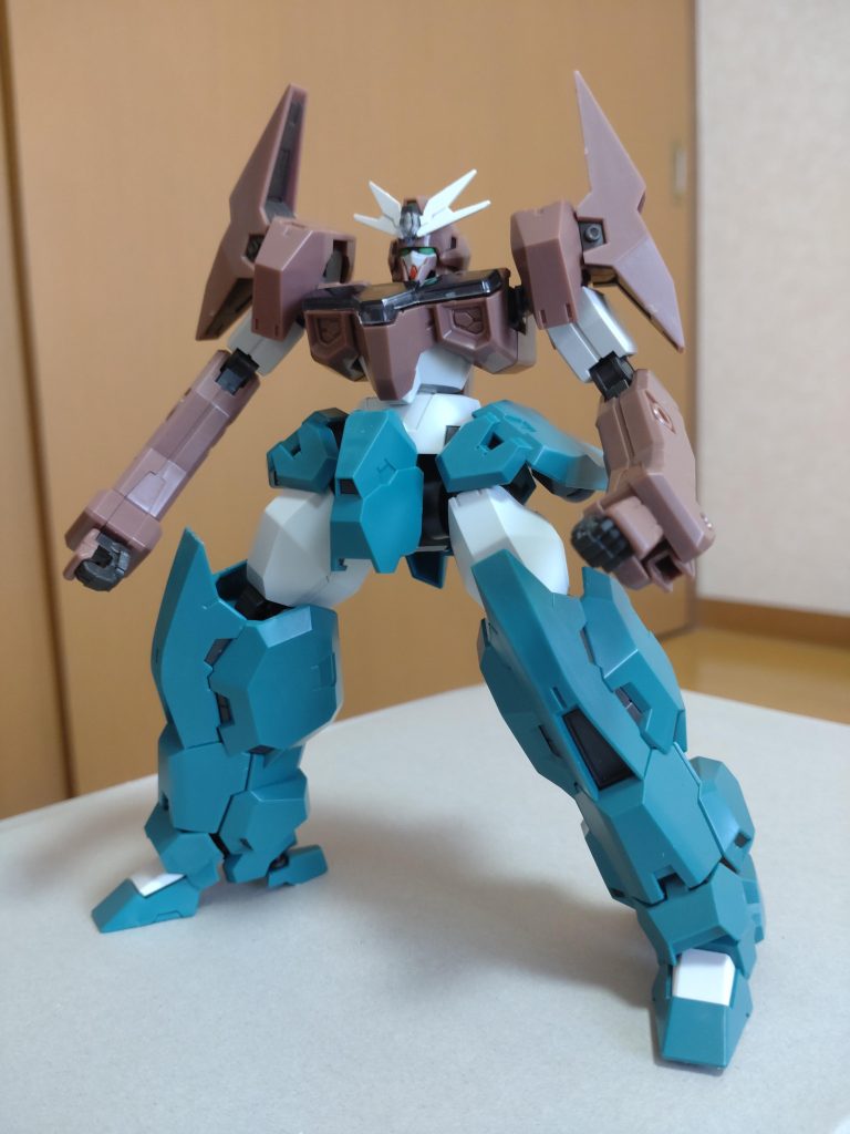 合体機構が囁かれているので、試しに合体させてみました。コレ絶対違う…ガンダムでないロボットアニメには出てきそうです(笑) ご覧いただき、ありがとうございました!合体機構などが判明次第、しっかりこの2体を仕上げてまたアップしようと思います。