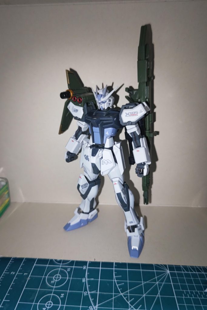 ソード&ランチャーは1/144パーフェクトストライク用と旧1/144ランチャーストライク&ソードストライク付属のパーツを組み合わせてます。