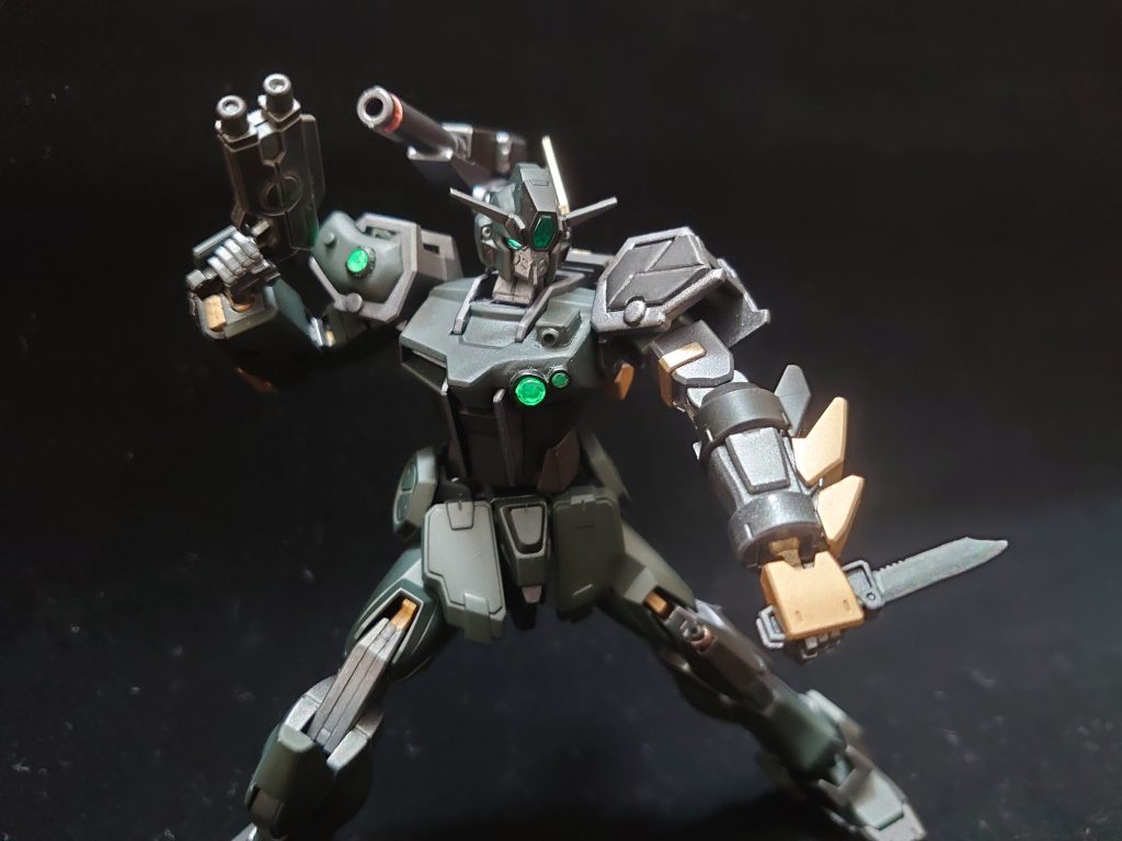 左腕はストライクのフレームにスパローの外装を重ねました。シンデレラフィットで嬉しい限りです。