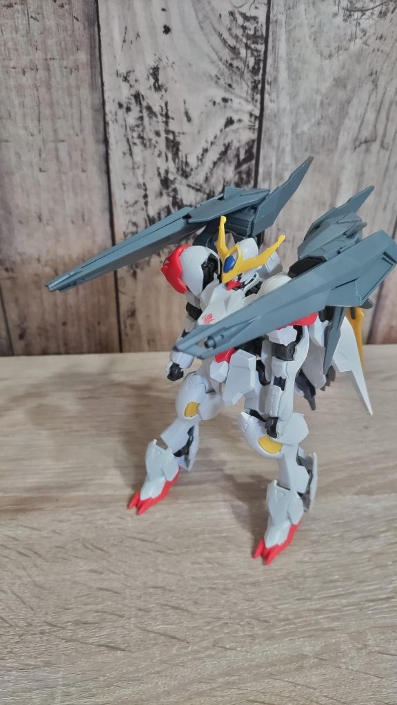 全高　19メートル（バックパック含め19.6メートル）全装備重量　75.5トン