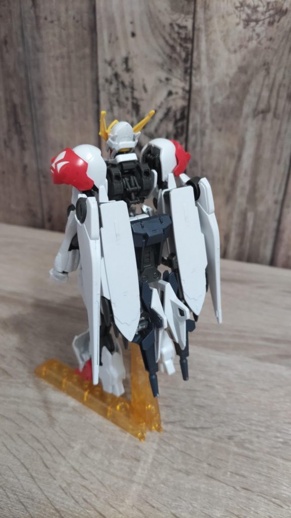 大型スラスターユニットを装備しているため重くなってしまったが機動性で補っている