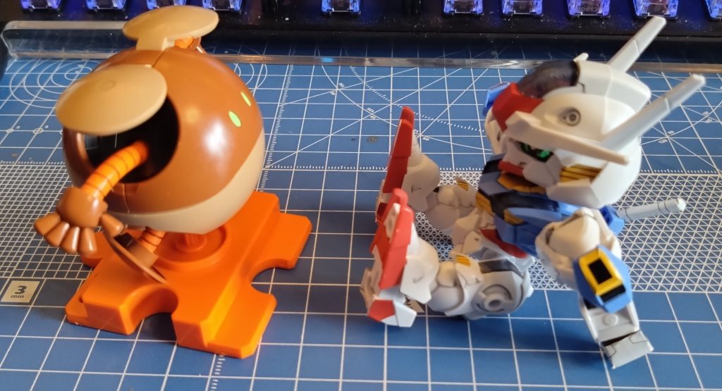 「ふーん、ちょっとスレッタが持ってるのと似てるな。」