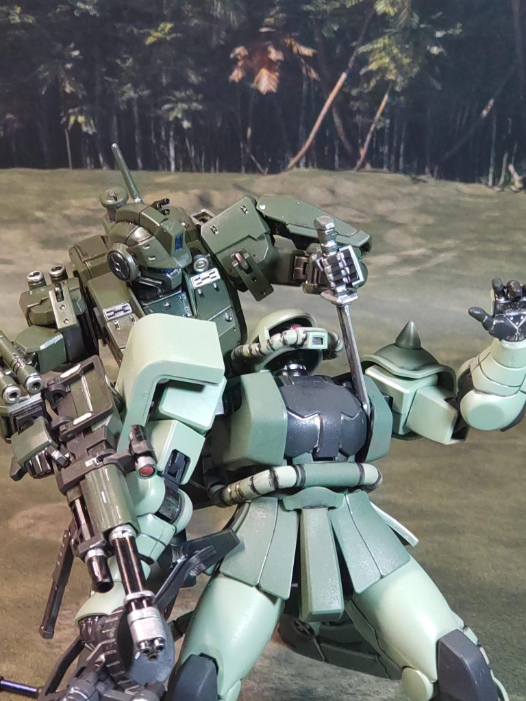 ザシュ！コクピットに刺さる容赦なき一撃