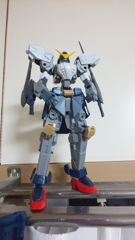 旧キットのパーツを切断、取り付け、イメージのプロポーションを目指しました。