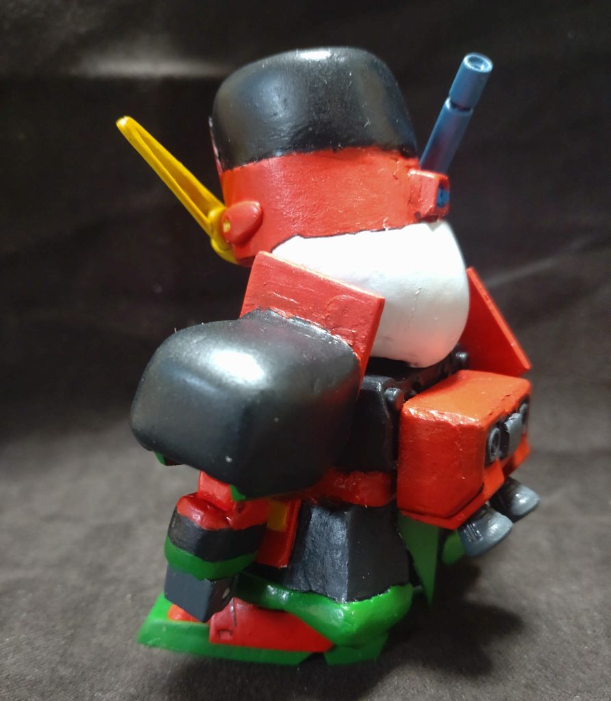 特徴的な頭部の中には精神強化剤が！(大嘘)プラ板とパテを使ってそれっぽく見せてます。