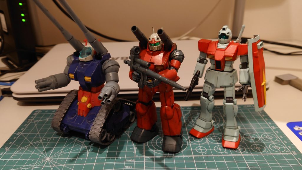 素組み→トップコートつや消し→ウェザリングカラー→ウォッシングの簡単フィニッシュ仕上げ。最後にタミヤエナメルシルバーを使って、金属の擦れた感じを出して見ましたが、チョイやり過ぎました。まぁ、これはコレで味があってよいと言うことにしますwww失敗があってもガンプラは楽しいです‼️童心に帰りますね🤣🤣🤣