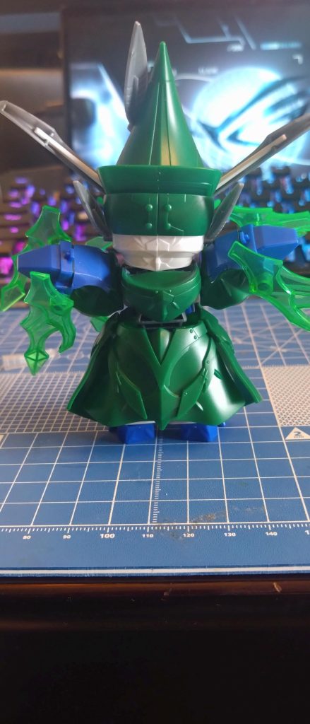 まー背面はエングレービングは凄いけど、ホイルシールなんかは無いよね。 ただ、どこの面から見ても肉抜きが見えないのがロビンくんの良いとこ